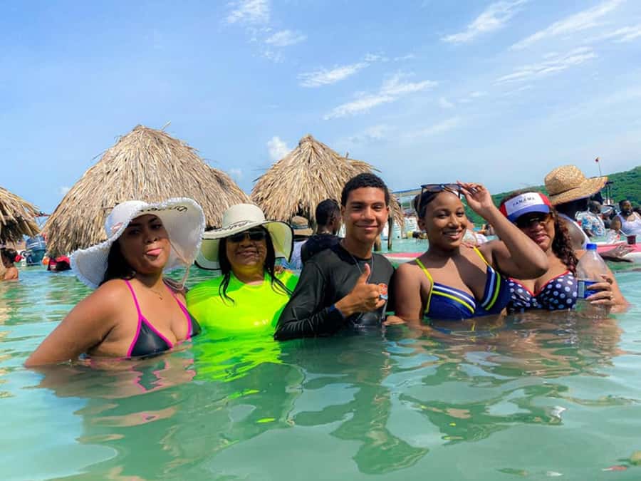 Cartagena: 4 Island Day Trip by Boat and Caribbean Lunch - Playa Tranquila Barú lunch and beach time: what you eat and how to plan for it
