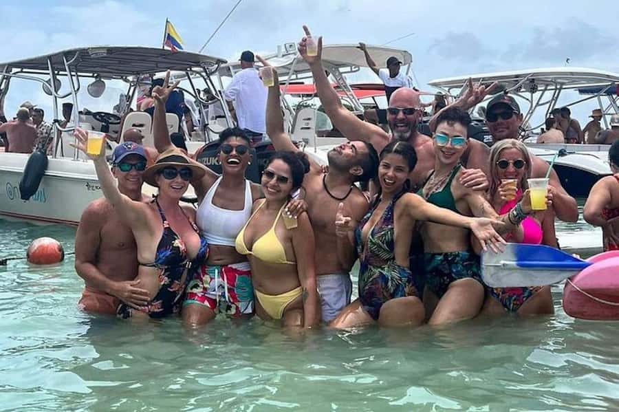 Cartagena: 5 Islands Premium Tour with Lunch and Snorkeling - Rosario Islands: Pablo Escobar’s Plane and the snorkeling reality check