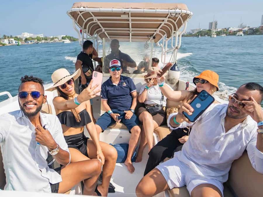 Cartagena: 5 Rosario Islands, Full party with drinks, Snorkeling and lunch - Key tour takeaways