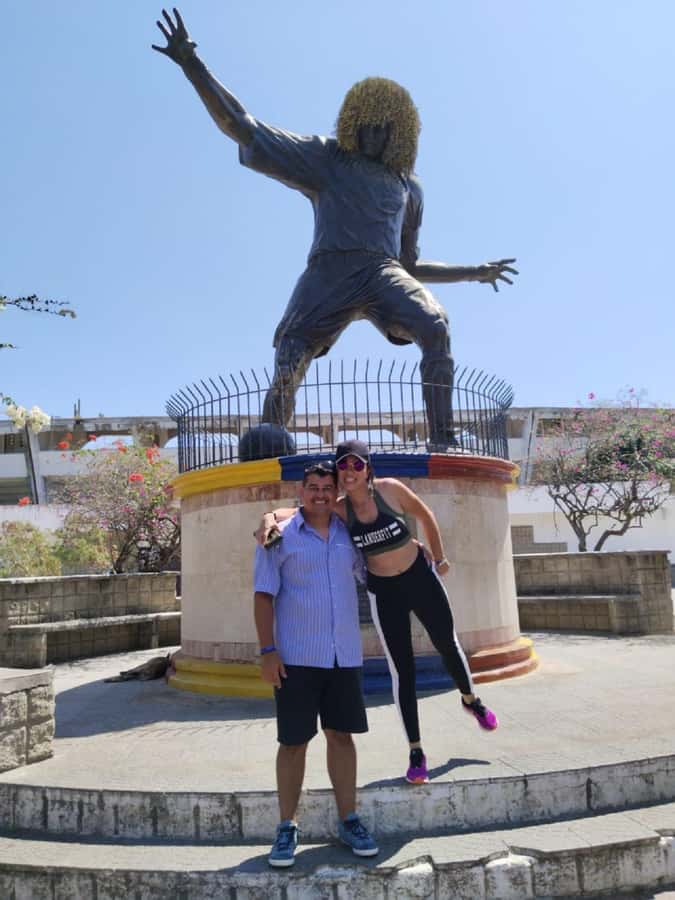 Cartagena: Barranquilla and Santa Marta BILINGUAL GUIDE - Shakira and Pibe Valderrama: Icons You’ll Spot Fast