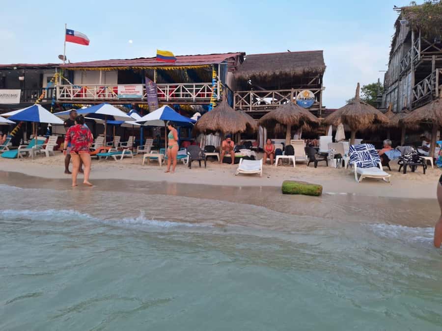 Cartagena: BARÚ Playa blanca with SNORKELING INCLUDED - Snorkeling logistics: photos included, but check how boarding works