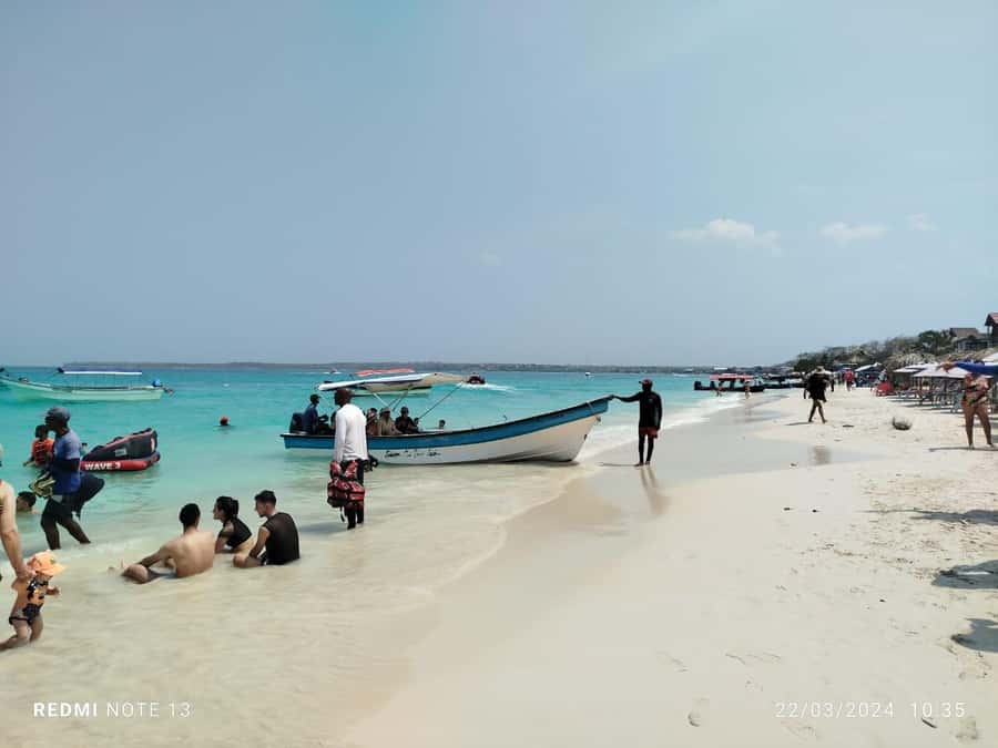 Cartagena: BARÚ Playa blanca with SNORKELING INCLUDED - Playa Blanca beach time: white sand, but watch the pace