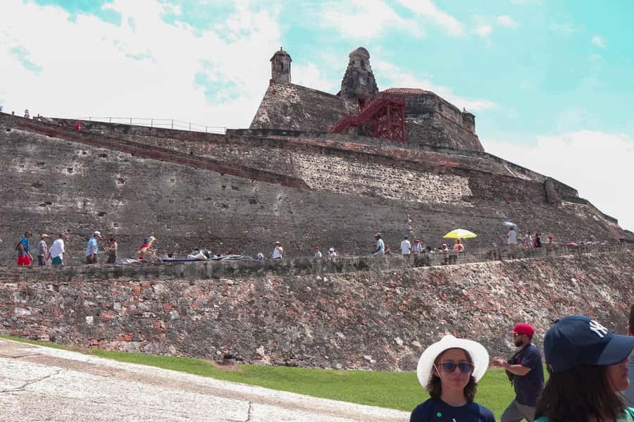 Cartagena: BILINGUAL CITY TOUR San Felipe Castle & Old city - Key things to know before you go