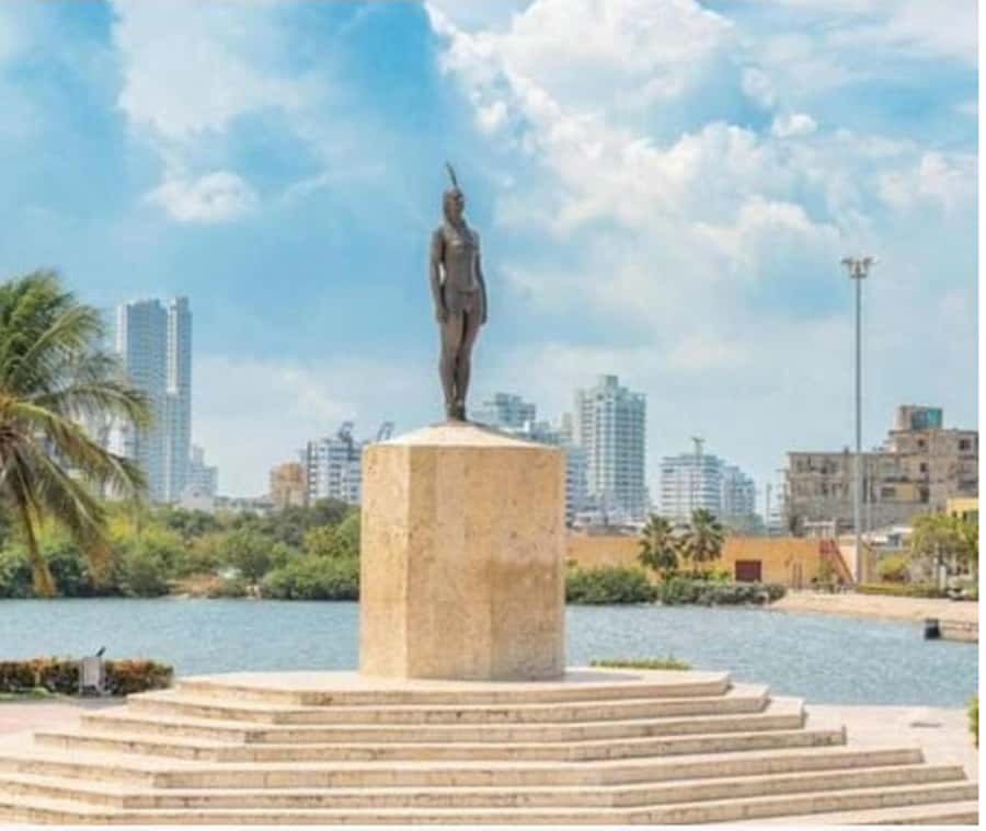 Cartagena: BILINGUAL CITY TOUR San Felipe Castle & Old city - How the Chiva bus tour makes the city feel simpler
