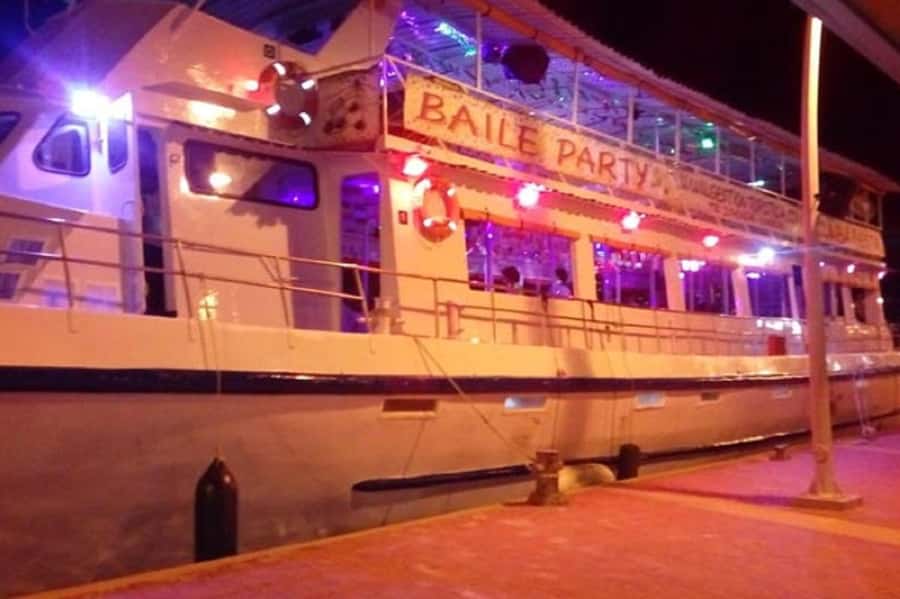 Cartagena: Buffet & party night,cocktails sailing in the bay - Getting on board at Muelle de la Bodeguita door #4 (and why timing matters)