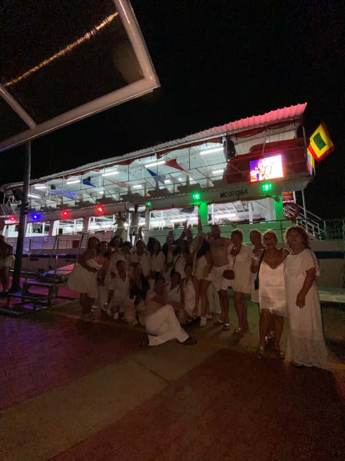 Cartagena: Buffet & party night,cocktails sailing in the bay - Price and value: what you get for about $107 per person