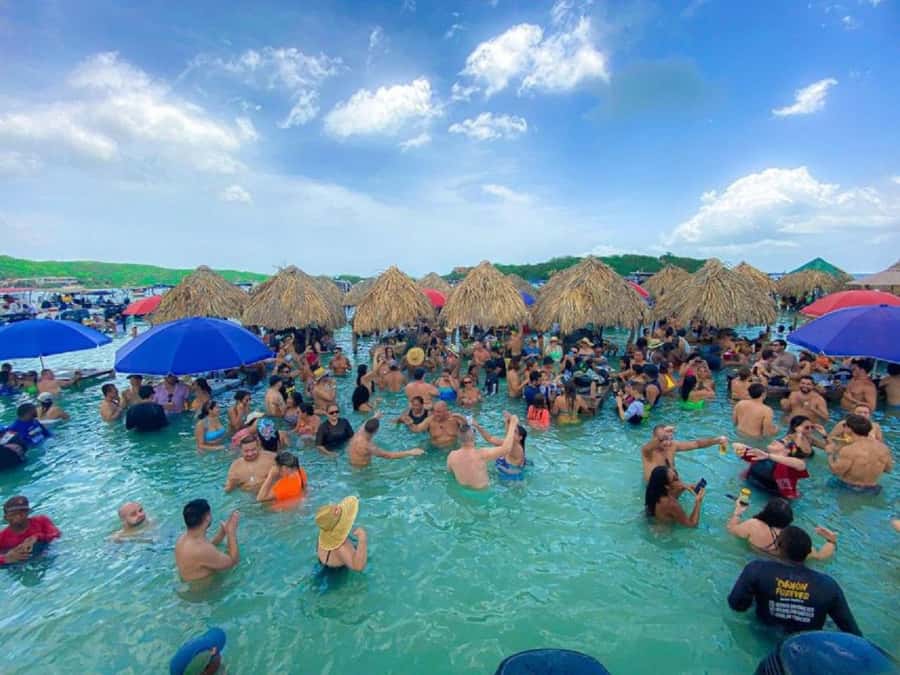 Cartagena: CHOLON & BARU with lunch - Cholón’s beach-party vibe is the reason to book