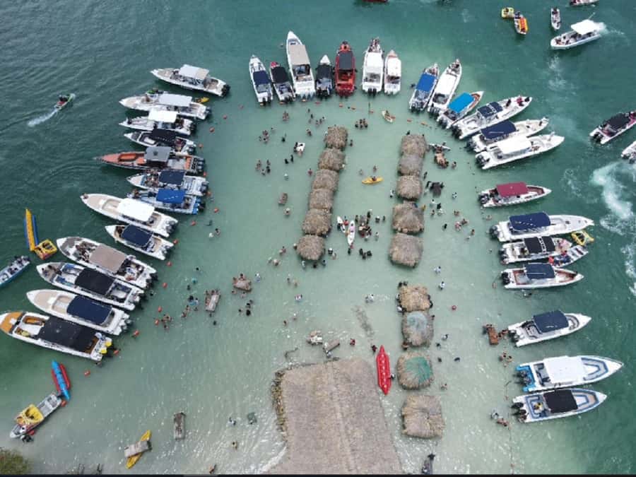 Cartagena: CHOLON & BARU with lunch - Speedboats: fun transport, with a real chance of rough water