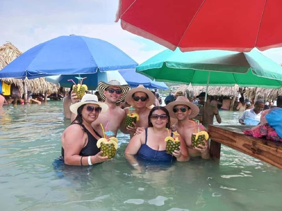 Cartagena: CHOLON & BARU with lunch - The Cholón schedule: lunch, beer, chairs, and free time