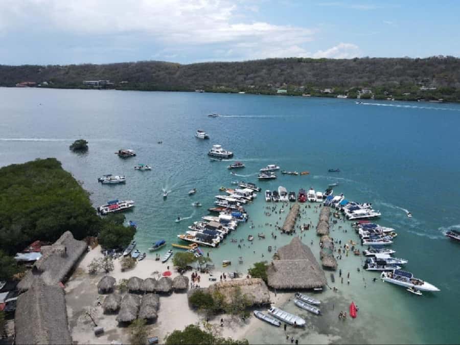 Cartagena: CHOLON & BARU with lunch - Barú Island: photos, a guided look, then beach time