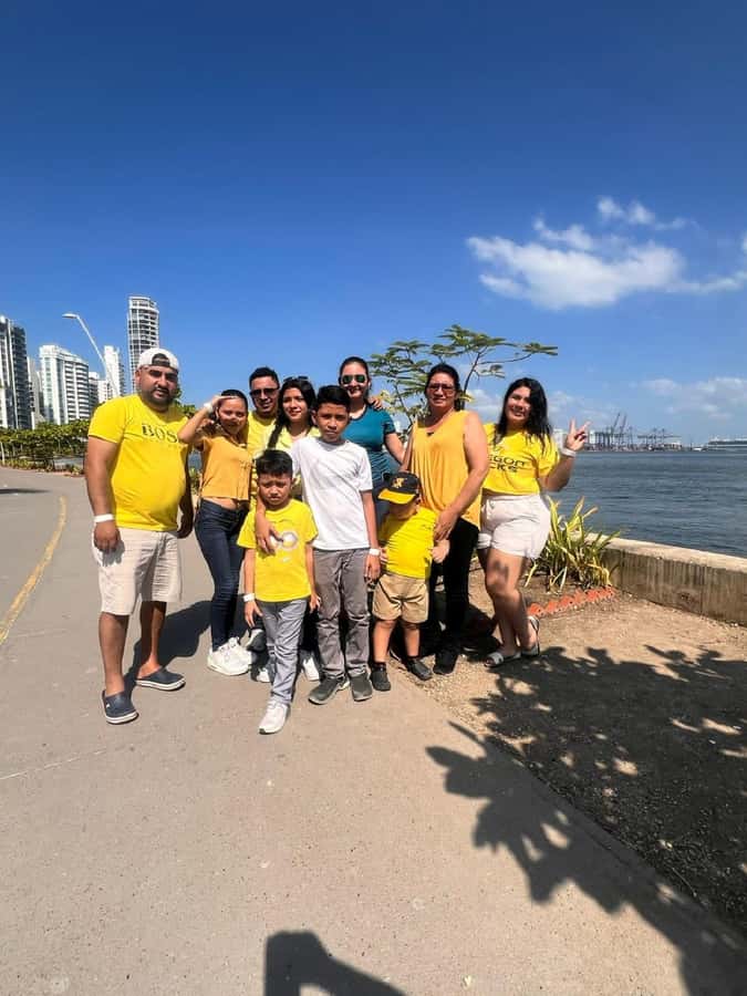 Cartagena: CITY TOUR IN ENGLISH, Old city, Monuments, Castle - Getting on the Chiva Antigua: the fun start that makes Cartagena easier