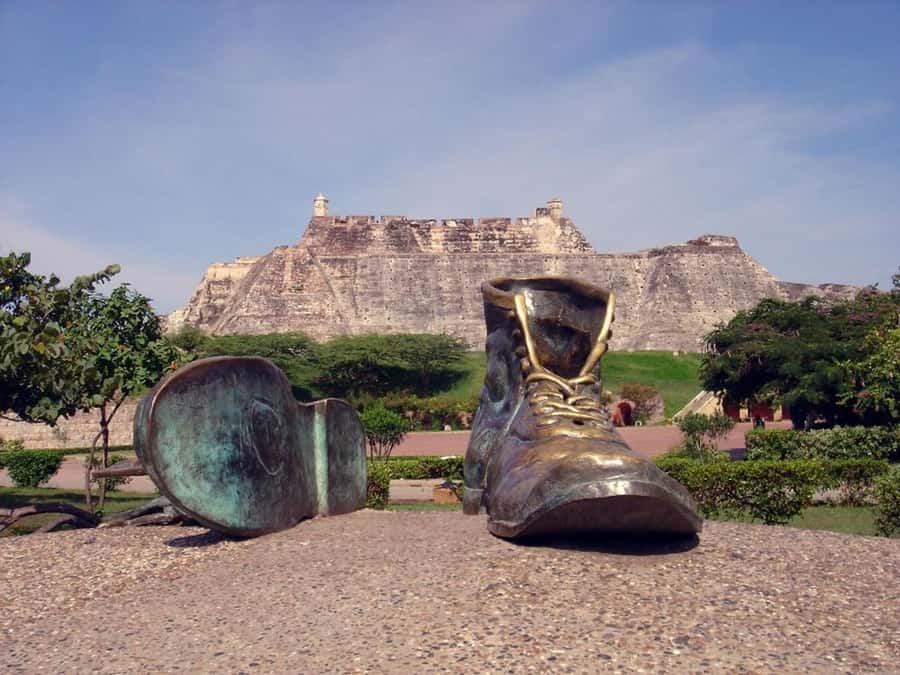 Cartagena: CITY TOUR OVERVIEW of the city Boots castle chiva - Walled City Walking Tour: Where Cartagena Gets Real