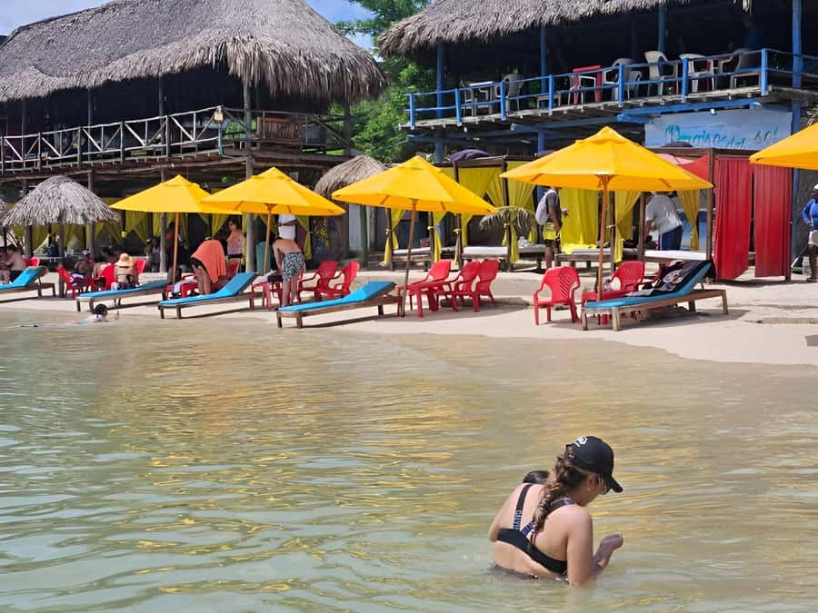 Cartagena: Day Tour to Tierra Bomba Island - Lunch on Tierra Bomba: Fish or Chicken, Basic but Filling