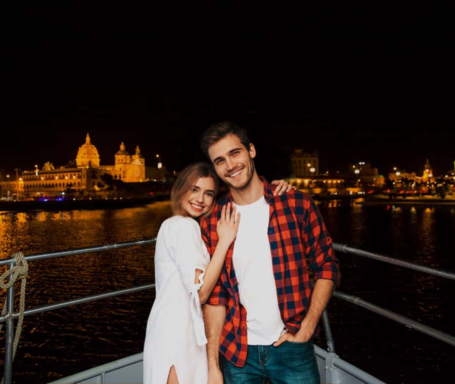 Cartagena: Dinner on a boat while you sail through the Bay - Who should book this Cartagena boat dinner cruise?
