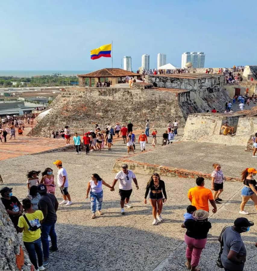 Cartagena: Explore with a city tour aboard a typical "chiva". - On the road: what the panoramic ride is really for