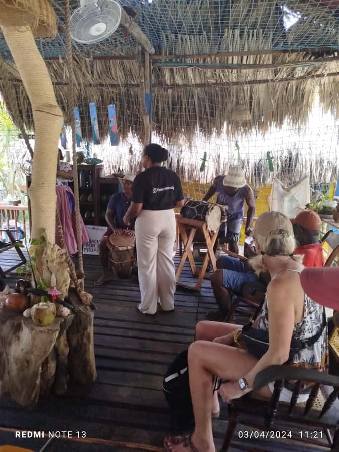 Cartagena: FISHERMEN'S ISLAND IN THE MANGROVES by canoe - Canoeing the mangroves of La Boquilla: the three tunnels part