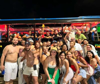 Cartagena: Funny PartyBus with dance floor and good music! - How Pickup Works: Where the Night Starts