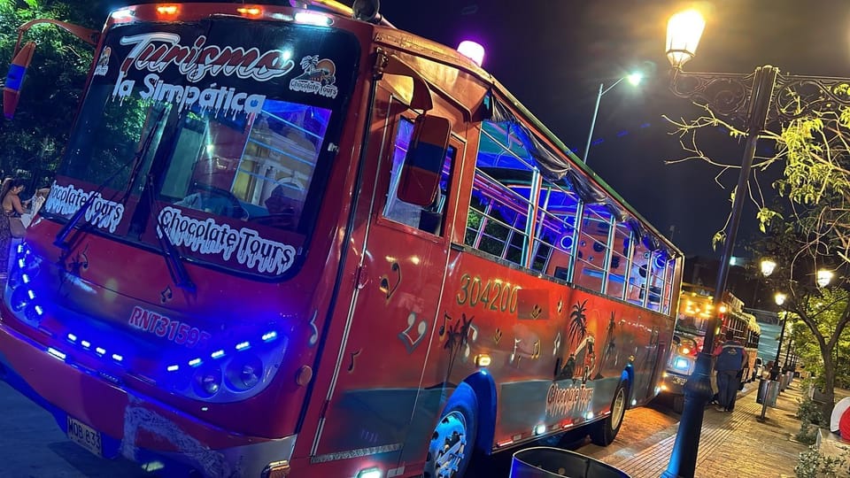 Cartagena: Funny PartyBus with dance floor and good music! - The Getsemaní Dance Show: When the Night Turns Into a Performance