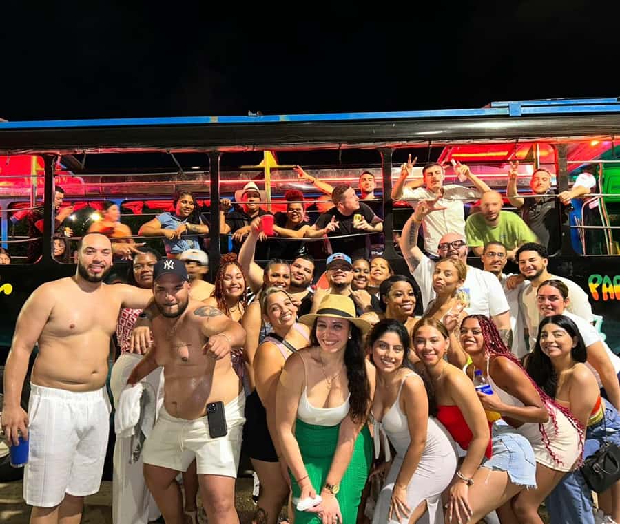 Cartagena: Funny PartyBus with dance floor and good music! - How Pickup Works: Where the Night Starts