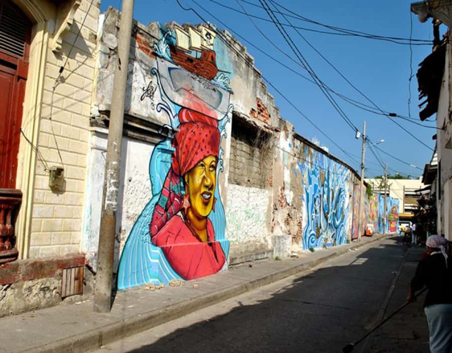 Cartagena: Graffiti Tour in Getsemani - A Short Park Stroll Then a Local Snack