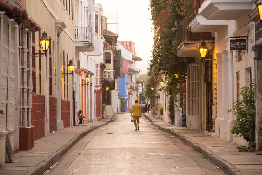 Cartagena Grand City Tour - Bocagrande to Manga: Getting Oriented With Real Neighborhood Contrast