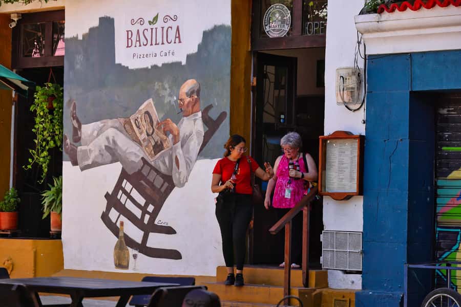 Cartagena Instagram Mobile Workshop: Scenic and Trendy Shots - Palenqueras Photo Options: A Classic Style with Extra Costs