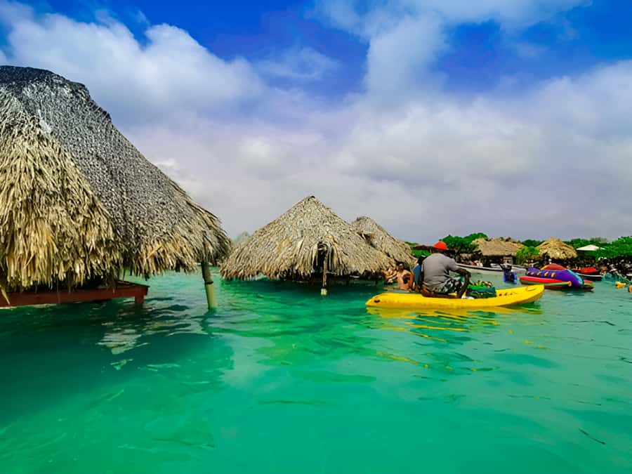 Cartagena: Party Boat to Cholon Beach with 2 Drinks & Lunch - Cartagena stop and how to use your 20 minutes