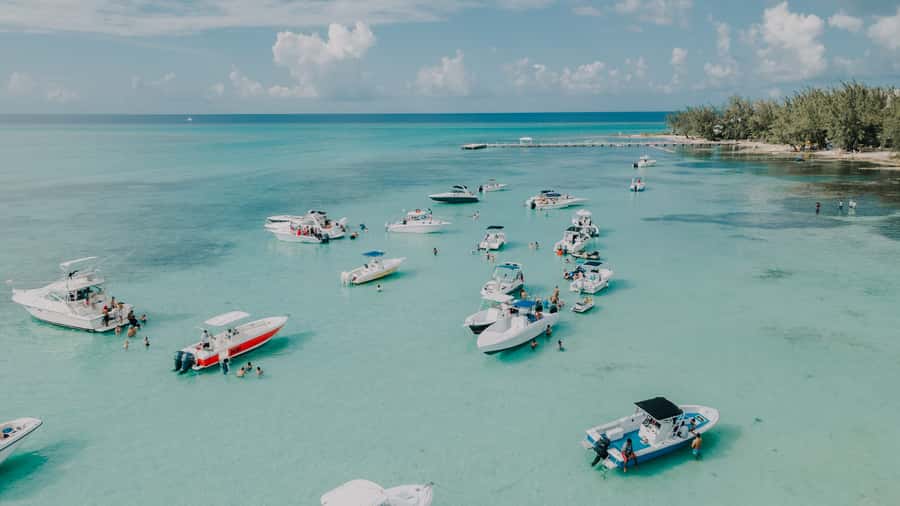 Cartagena: Party Boat to Cholon Beach with 2 Drinks & Lunch - Two guided blocks on Cholón plus pool time