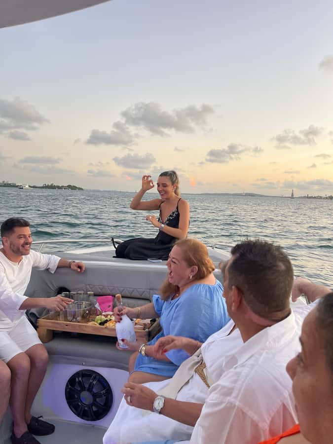 Cartagena: Private Sunset and Night Boat Tour - San Felipe Castle and the port: the historic vs. the everyday