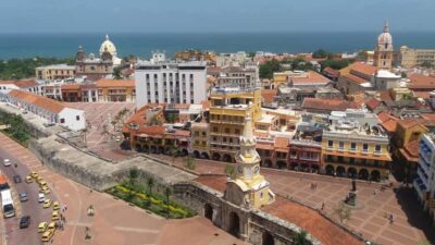 Cartagena: Private Walking Tour with German or Italian Guide - Plaza de Bolívar: where politics, faith, and power meet