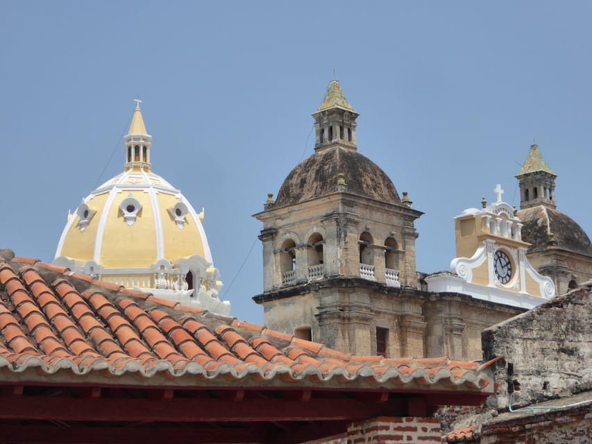 Cartagena: Private Walking Tour with German or Italian Guide - The local coffee shop stop: a small detail that helps a lot