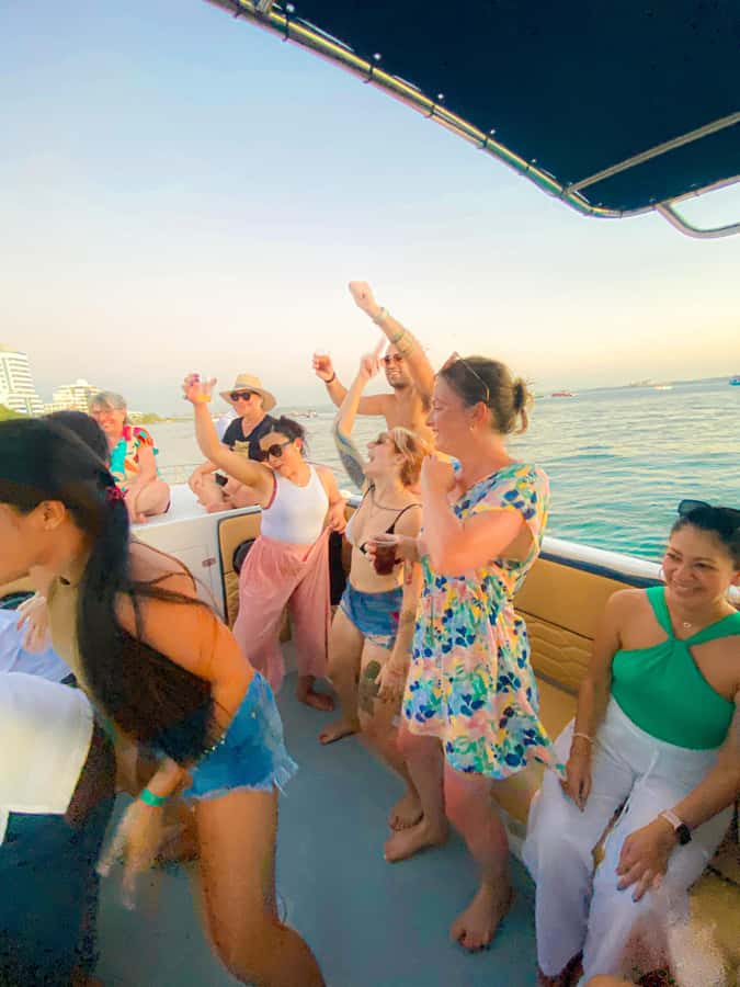 Cartagena: Speed Boat Party on the Bay with open bar - Muelle de los Pegasos: How the timing and pickup really work
