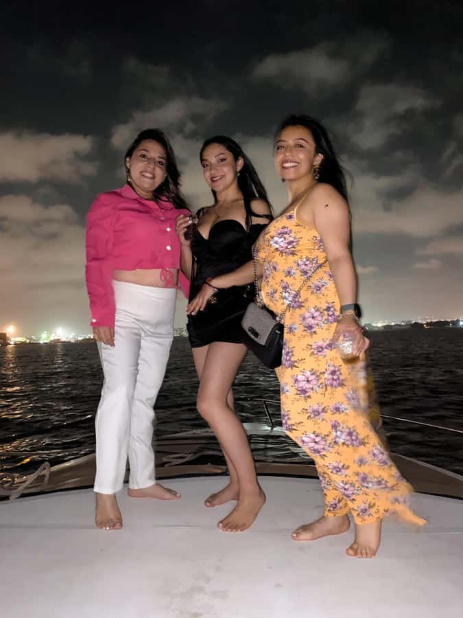 Cartagena: Speed Boat Party on the Bay with open bar - Tour Mix and Social Flow: Tourists, locals, and easy conversation