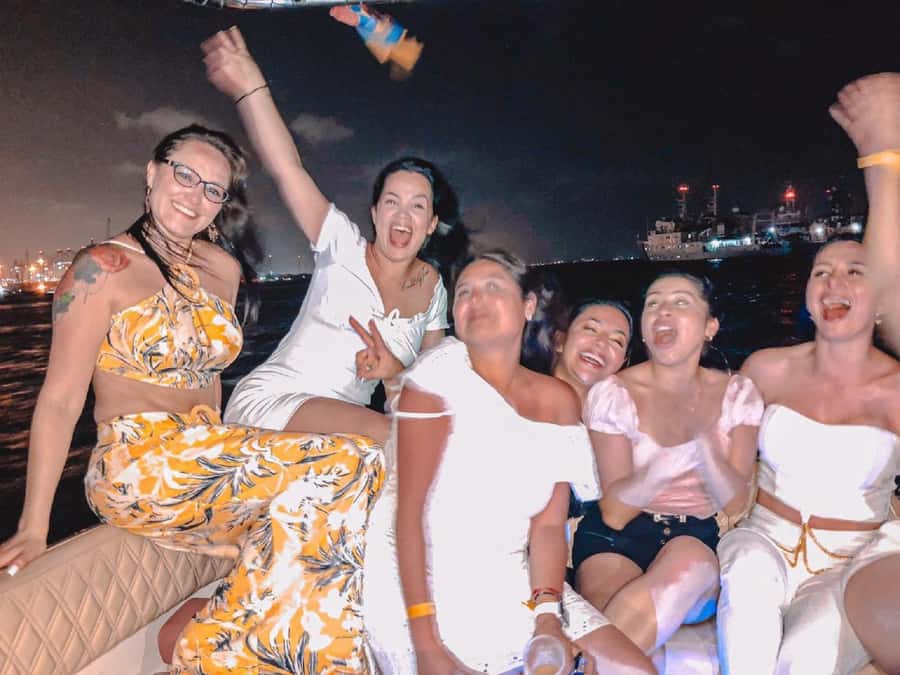 Cartagena: Speed Boat Party on the Bay with open bar - Booking call: Should you choose this tour tonight?