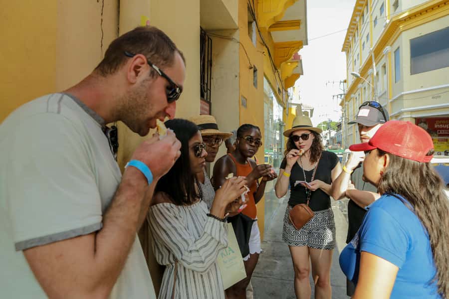 Cartagena: Street Food Walking Tour - The Chinese-in-Cartagena stop: old restaurant, new cravings
