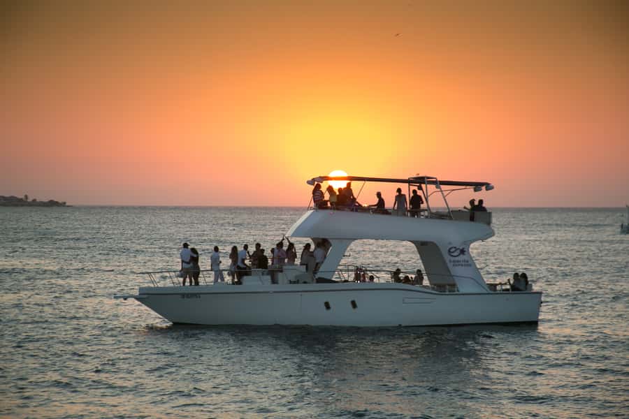 Cartagena: Sunset Cruise with Open Bar - Who this cruise is best for