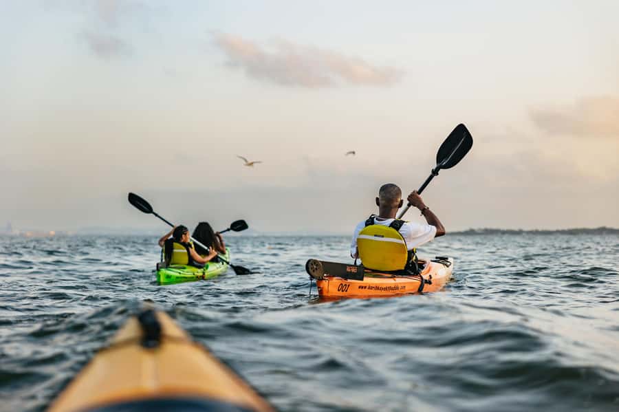 Cartagena: Sunset Sea Kayaking Tour - Karib Kayak & Paddle Center to Castillogrande: setting you up for an easy start