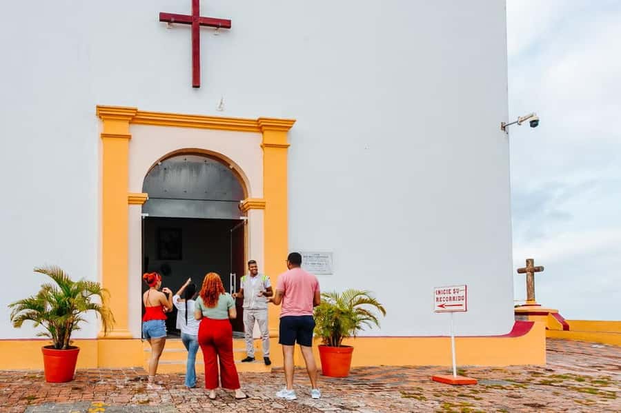 Cartagena: Tour the emblematic Cerro de la Popa - Getting picked up around Bocagrande, El Laguito, and the other coastal neighborhoods