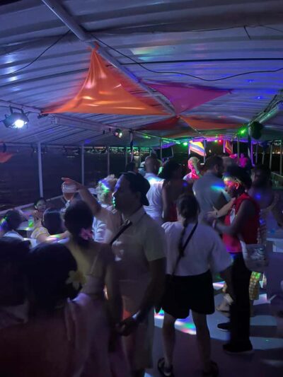 Cartagena: White Night Boat Tour with Dinner and Open Bar - Meeting at Muelle de la Bodeguita (and the cash-only dock fee)