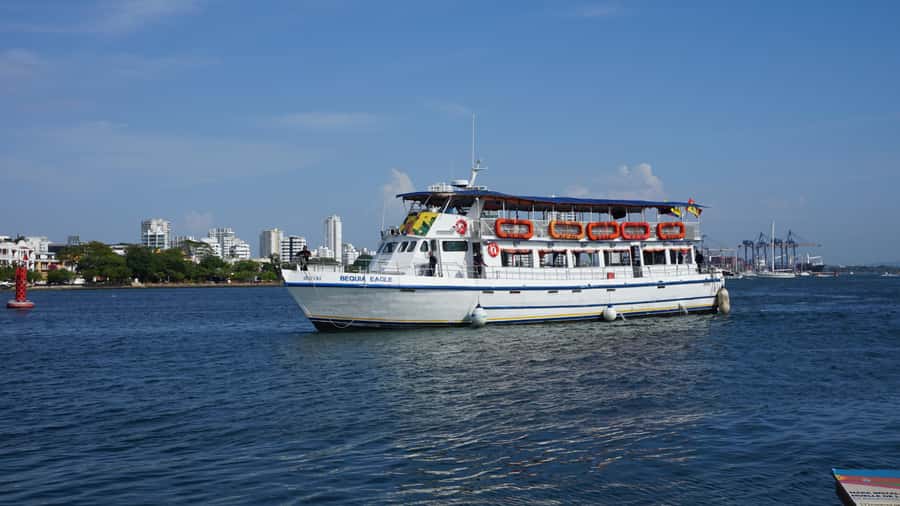 Cartagena: White Night Boat Tour with Dinner and Open Bar - Price and value: what $78 buys you in real terms
