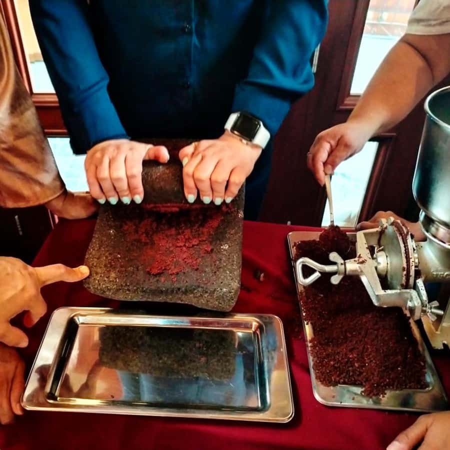Chocolate workshop; gastronomic experience of cocoa. - Cocoa Workshop in Antigua: A Smell-First, Taste-Second Kind of Class