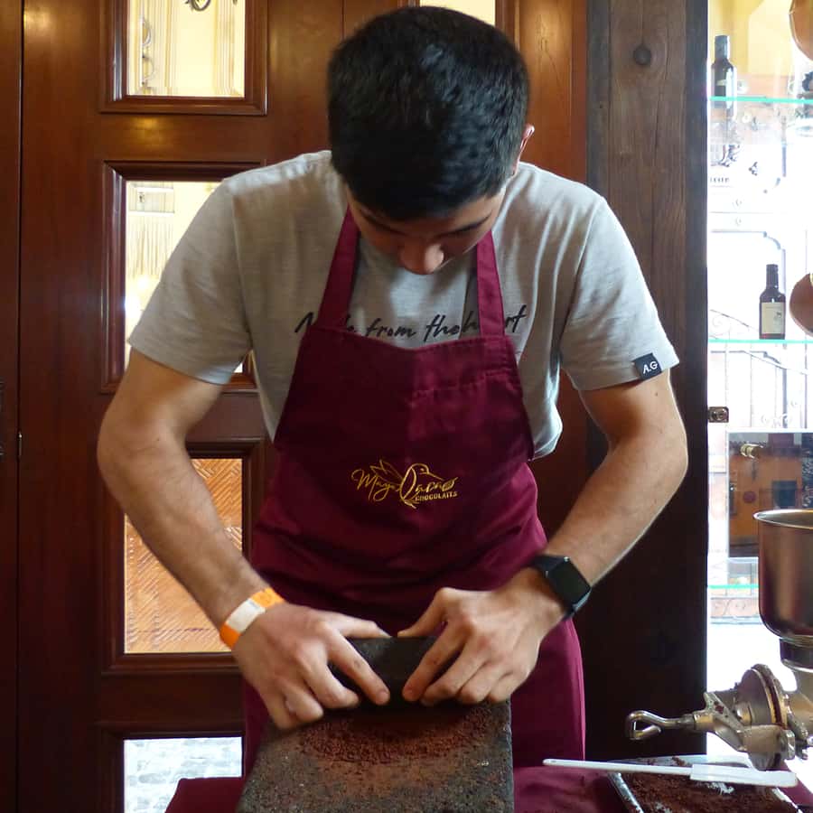 Chocolate workshop; gastronomic experience of cocoa. - Using Your Five Senses to Taste Guatemalan Cacao