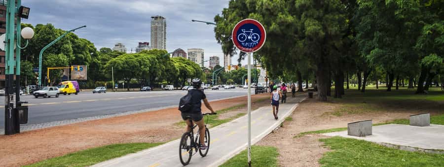 City Bike Tour in Palermo and Recoleta - Getting Oriented Fast: Plaza San Martín and Avenida del Libertador