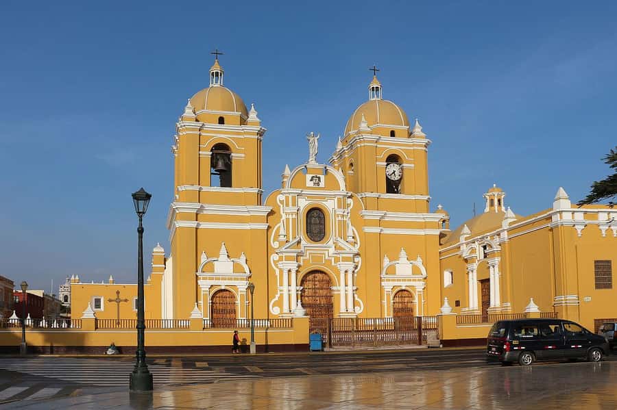 City Tour Trujillo |Panoramic bus| - Trujillo by bus: the real value is the orientation