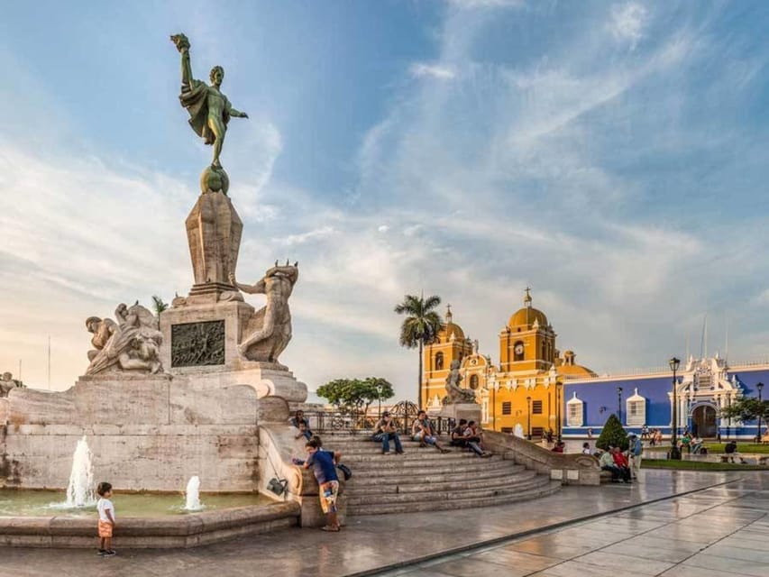 City Tour Trujillo |Panoramic bus| - The guide’s job: making passing sights actually make sense