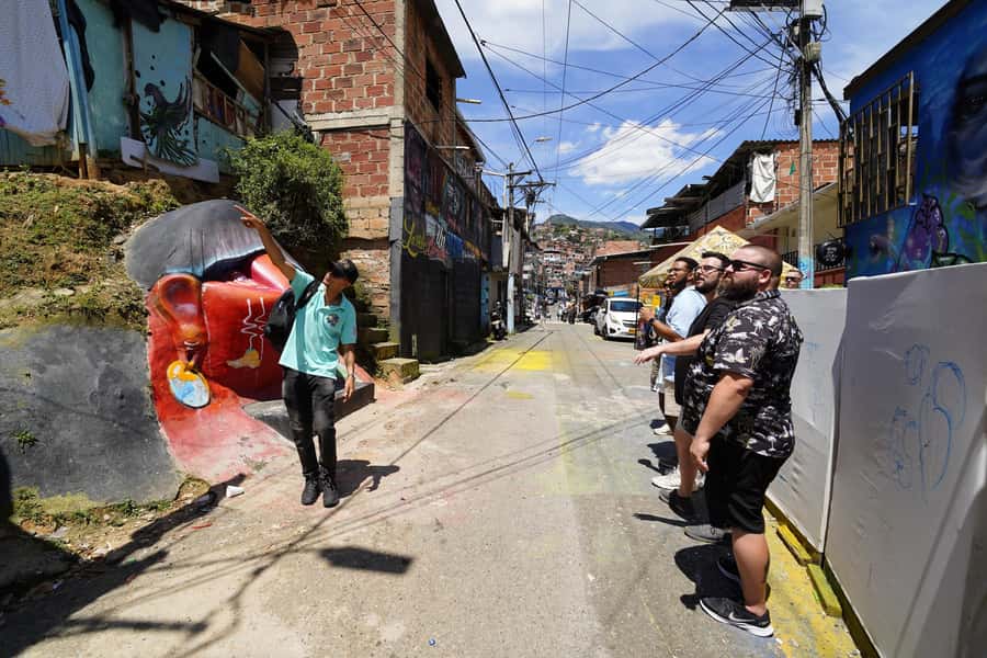 Complete Tour in Comuna 13: Graffiti, History and Street Delights - Price and value: what $16 buys you in real terms