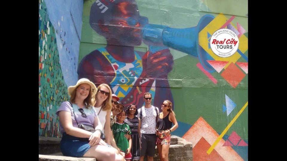 Comuna 4 - Moravia Tour - Women’s empowerment and grassroots leadership you can meet