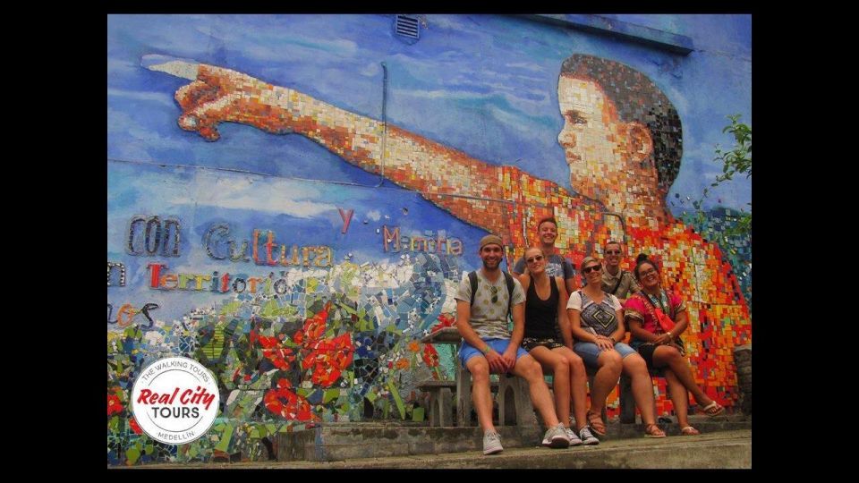 Comuna 4 - Moravia Tour - Moravia Cultural Center: where sightseeing meets context