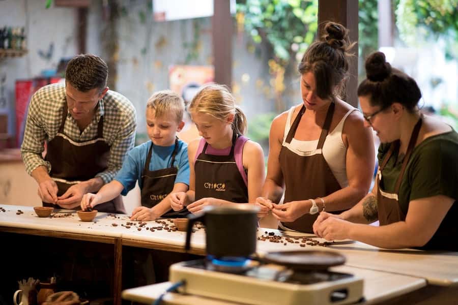 Cusco: Bean to bar chocolate workshop - The Four Processing Steps: Roasting to Refining