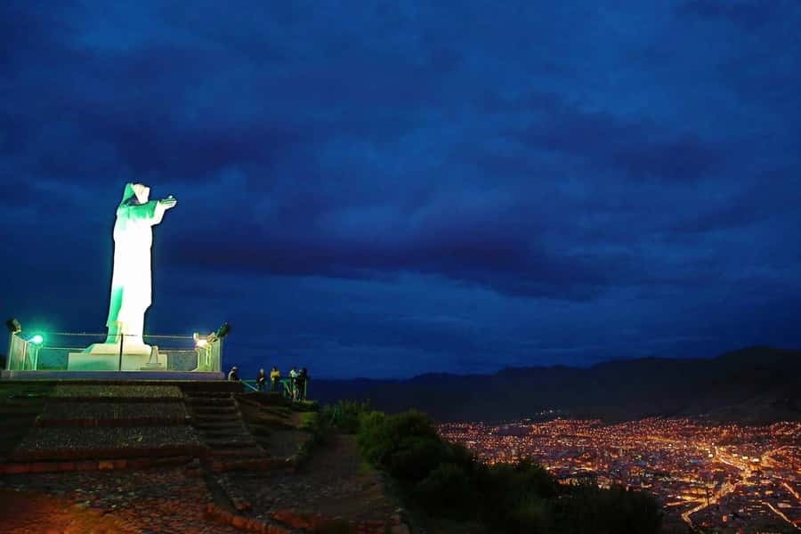 Cusco: Legends and History Night Tour with Pisco Sour - Plaza de Armas: A Guided Centerpiece Before Your Cocktail Hour